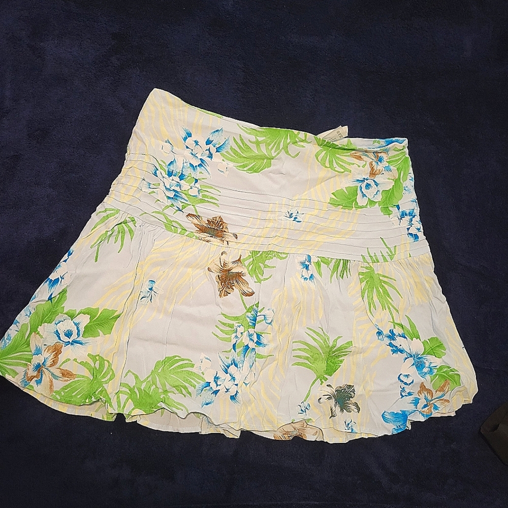 Kamiseta brand spring skirt in small size